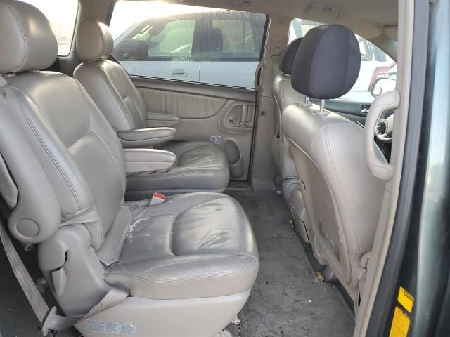 2004 Toyota Sienna XLE