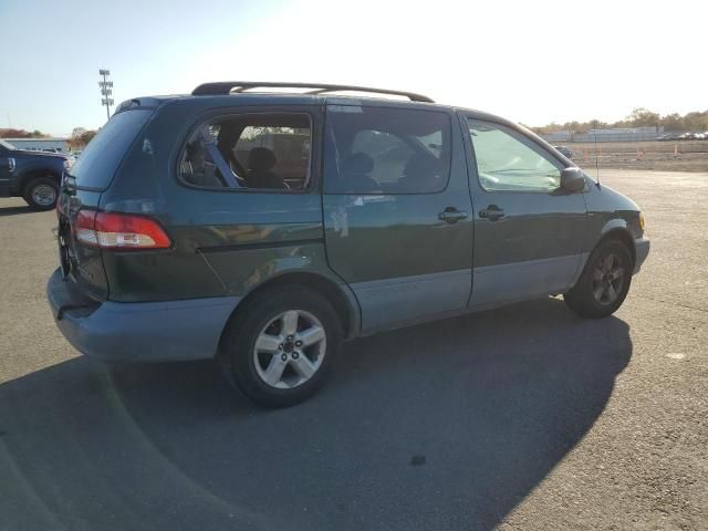 2002 Toyota Sienna LE