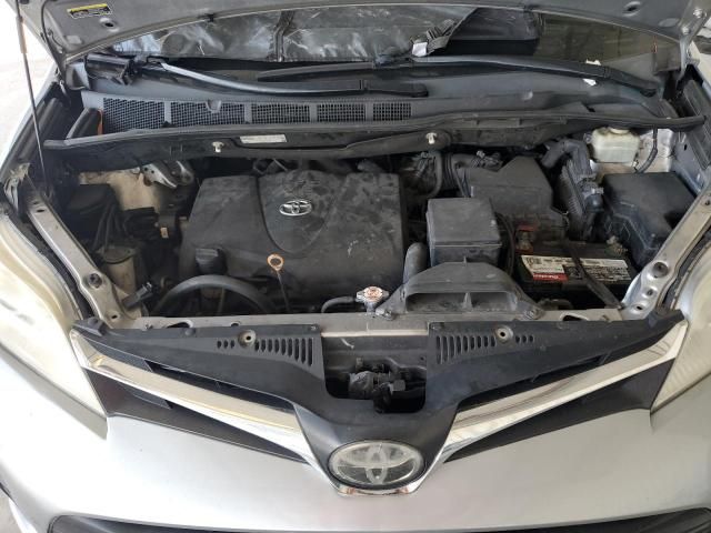 2018 Toyota Sienna LE