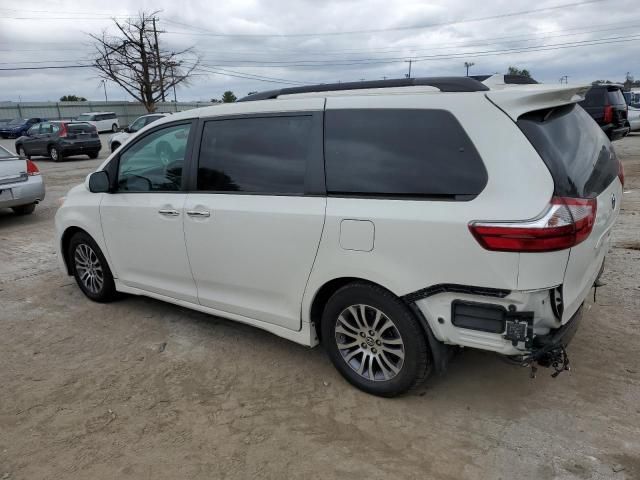 2020 Toyota Sienna XLE