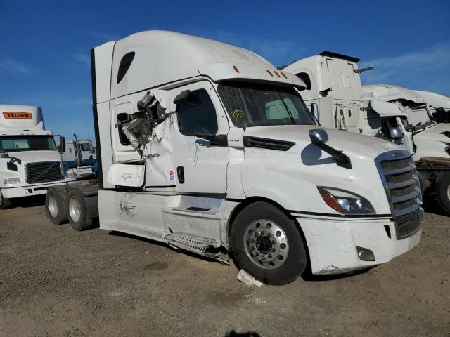 2021 Freightliner Cascadia 126