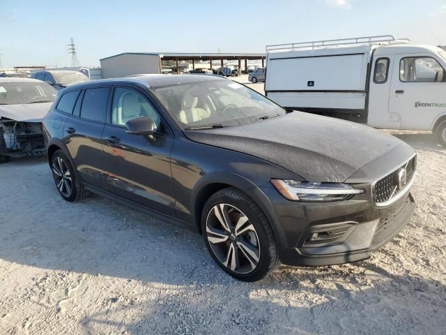 2023 Volvo V60 Cross Country Plus