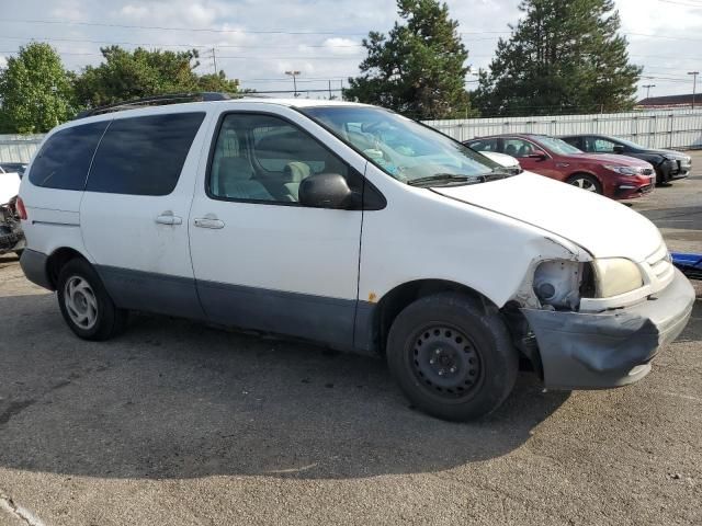 2001 Toyota Sienna LE