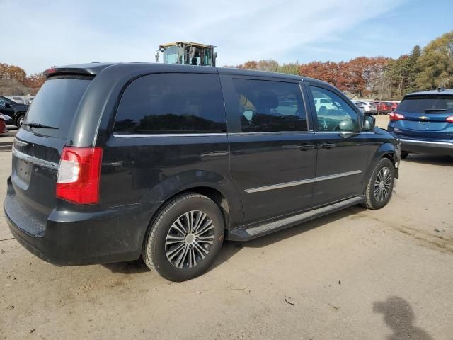 2014 Chrysler Town & Country S