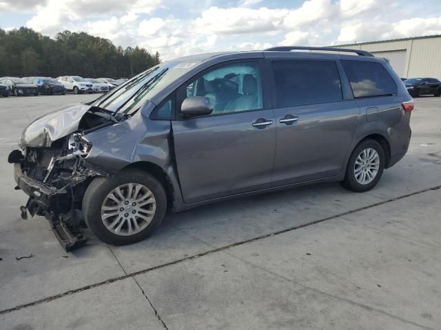 2017 Toyota Sienna XLE