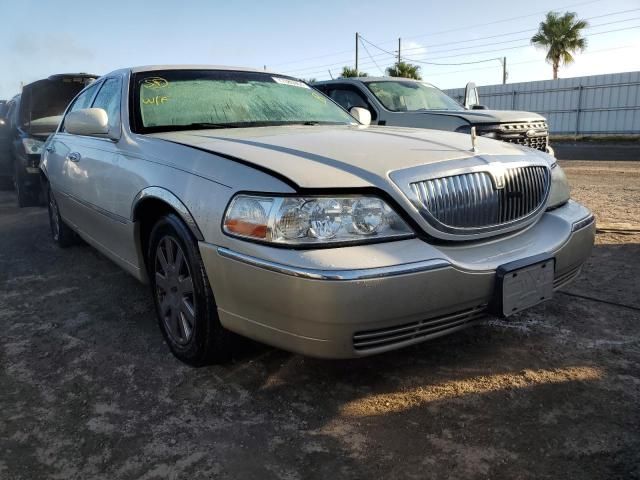 2005 Lincoln Town Car Signature Limited