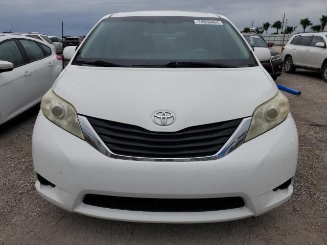 2013 Toyota Sienna LE