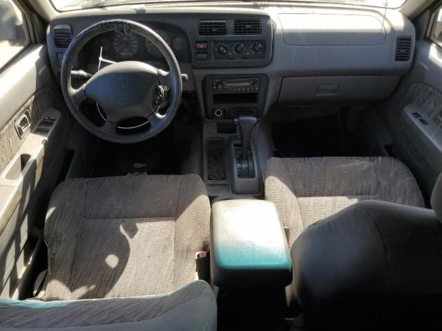 2000 Nissan Frontier Crew Cab XE