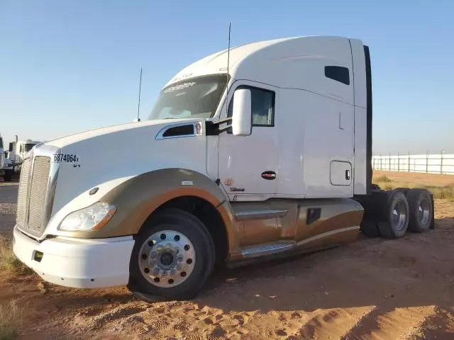 2015 Kenworth Construction T680