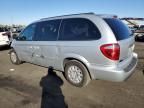 2005 Chrysler Town & Country LX