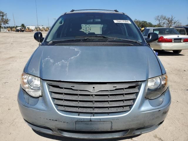 2005 Chrysler Town & Country Touring