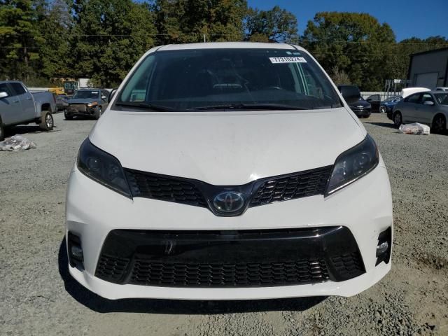 2020 Toyota Sienna SE