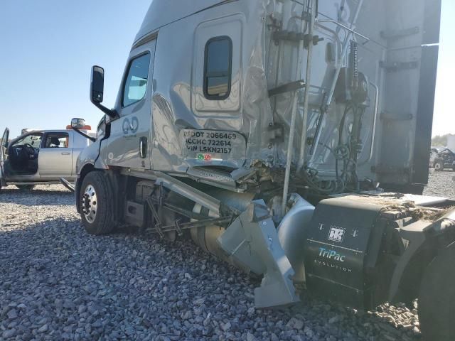 2020 Freightliner Cascadia 126