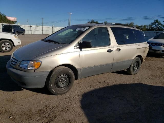 2001 Toyota Sienna LE