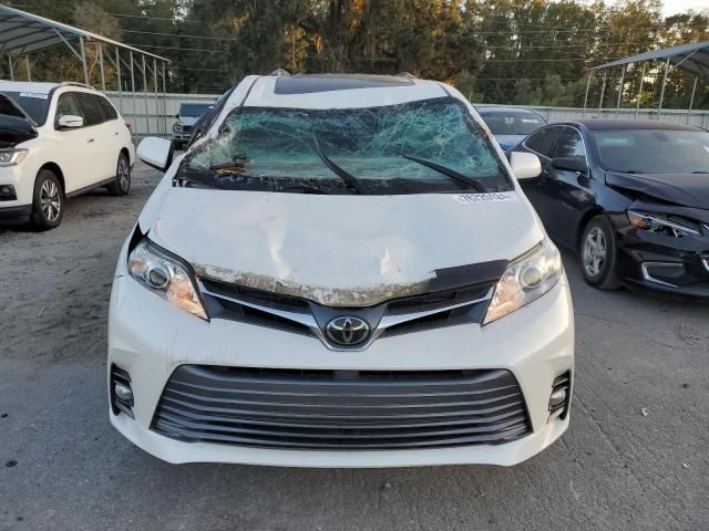 2018 Toyota Sienna XLE