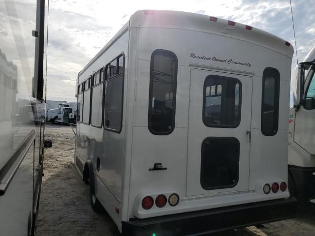 2000 Ford Econoline E350 Super Duty Cutaway Van