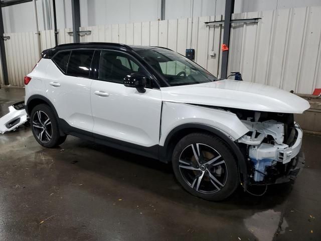 2022 Volvo XC40 T5 R-Design