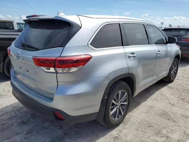 2017 Toyota Highlander SE