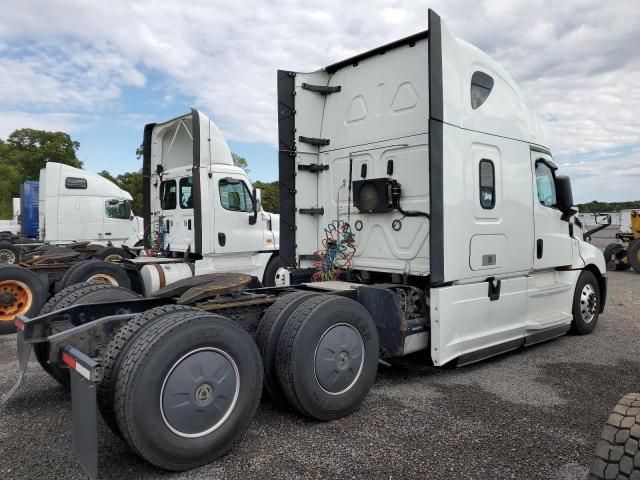 2020 Freightliner Cascadia 126