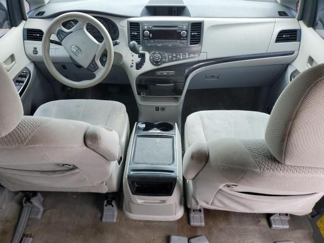 2013 Toyota Sienna LE