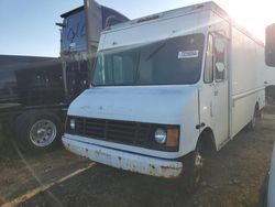 Salvage trucks for sale at Elgin, IL auction: 2000 Workhorse Custom Chassis Forward Control Chassis P3500