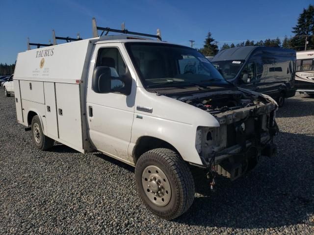 2011 Ford Econoline E350 Super Duty Cutaway Van