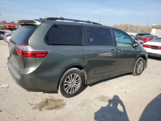 2020 Toyota Sienna XLE