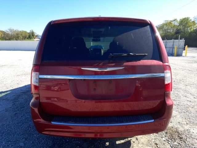 2013 Chrysler Town & Country Touring L