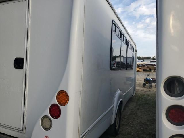 2016 Ford Econoline E450 Super Duty Cutaway Van