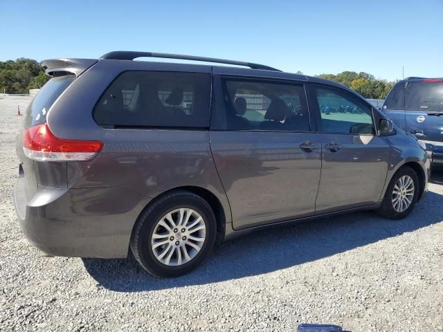 2013 Toyota Sienna XLE