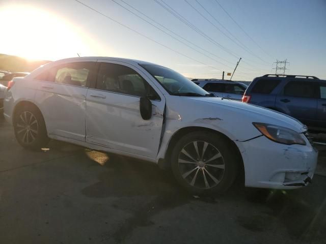 2013 Chrysler 200 Touring