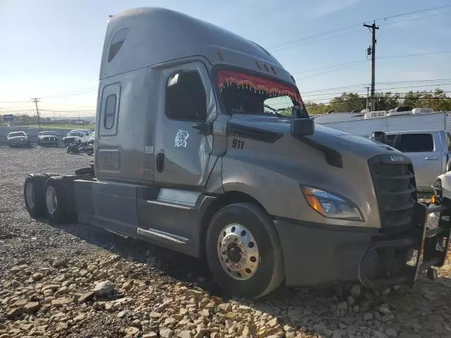 2019 Freightliner Cascadia 126