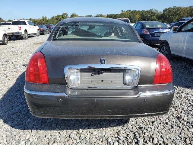 2005 Lincoln Town Car Signature