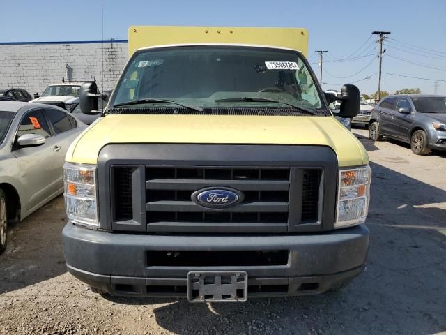 2017 Ford Econoline E450 Super Duty Cutaway Van