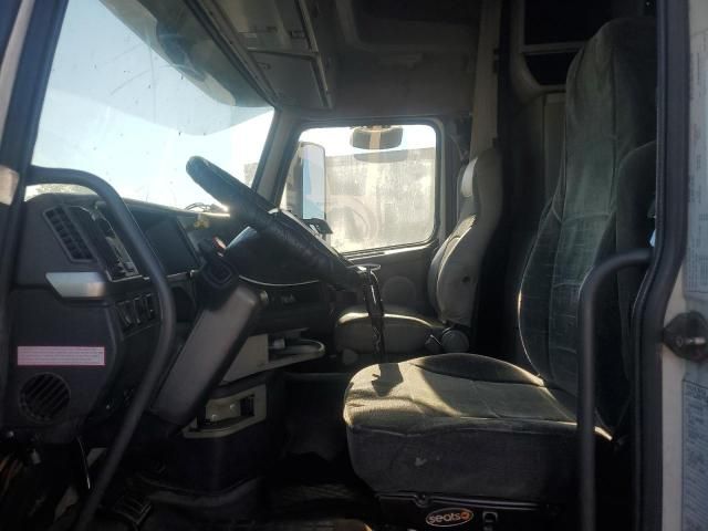 2004 Volvo VN VNL