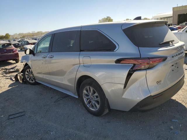 2022 Toyota Sienna LE