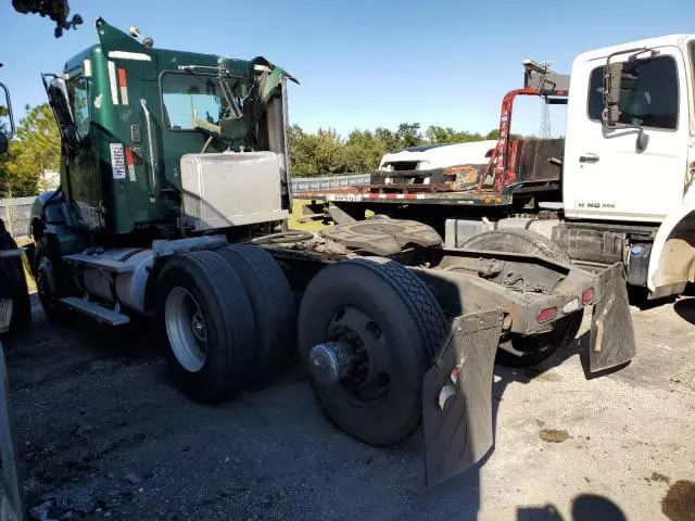 2004 Freightliner Conventional Columbia