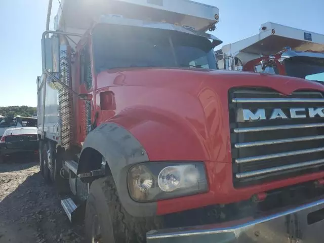 2015 Mack 700 GU700