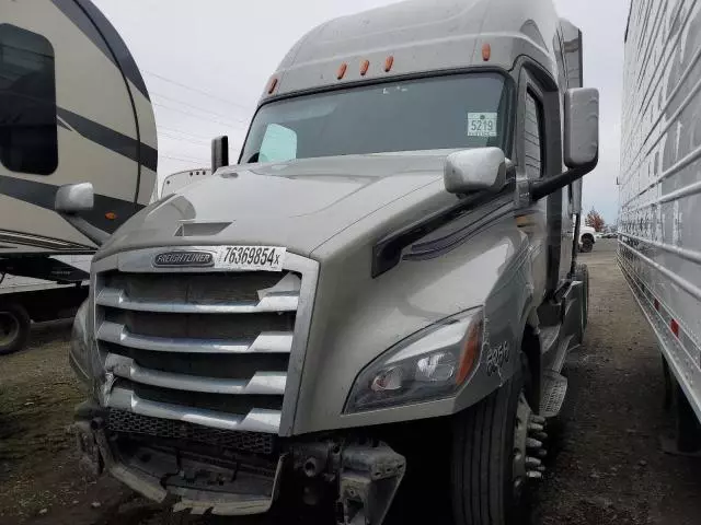 2018 Freightliner Cascadia 126