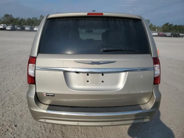 2013 Chrysler Town & Country Touring L