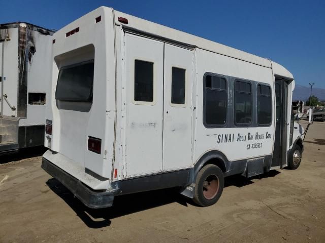 2000 Ford Econoline E450 Super Duty Cutaway Van