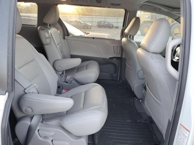 2018 Toyota Sienna XLE