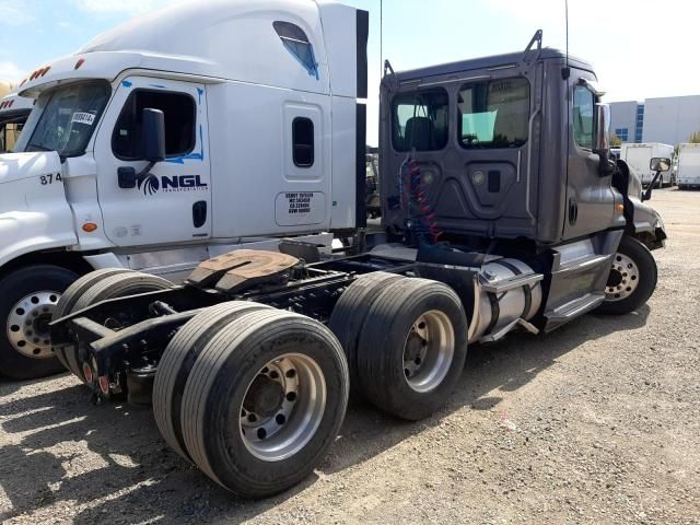 2013 Freightliner Cascadia 125