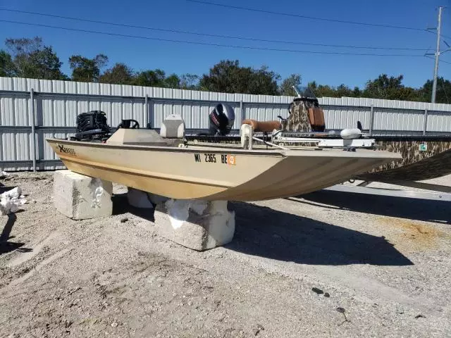 2000 Xpress Boat