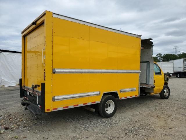 2021 Ford Econoline E350 Super Duty Cutaway Van