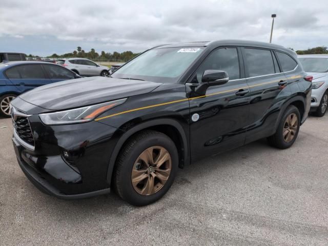 2023 Toyota Highlander Hybrid Bronze Edition