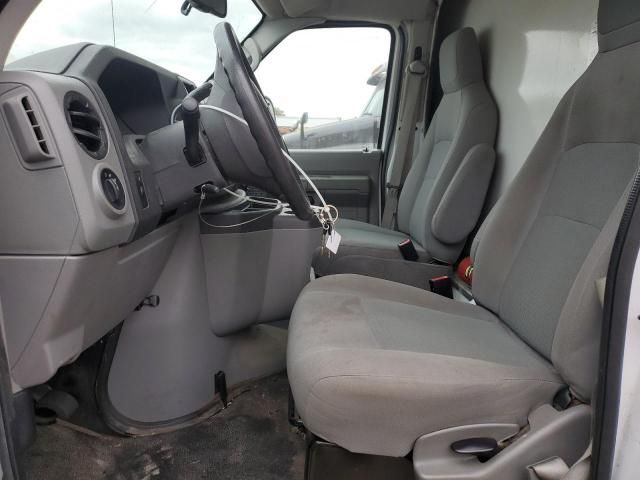 2016 Ford Econoline E450 Super Duty Cutaway Van