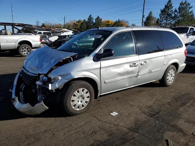 2005 Chrysler Town & Country LX