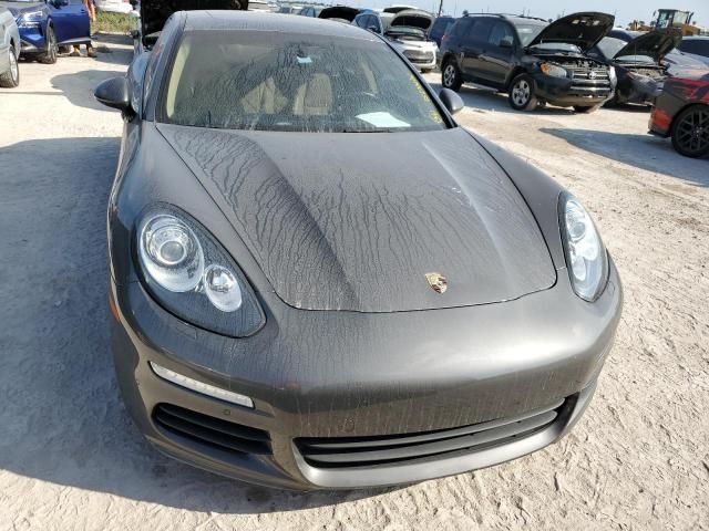 2016 Porsche Panamera 2