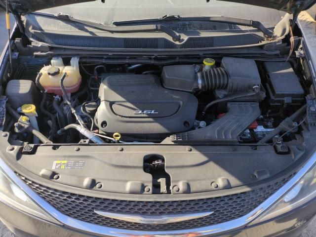 2017 Chrysler Pacifica Touring L Plus